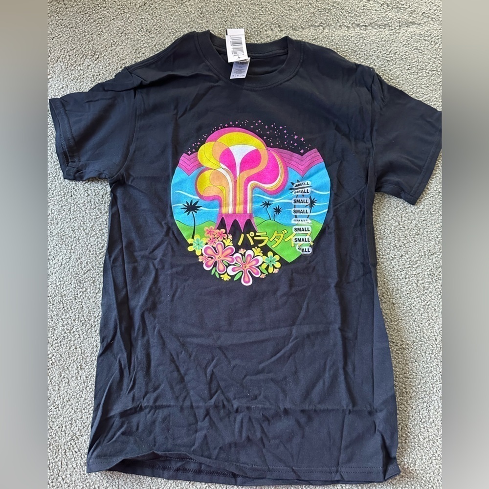 Colorful lava volcano novelty graphic tee size small